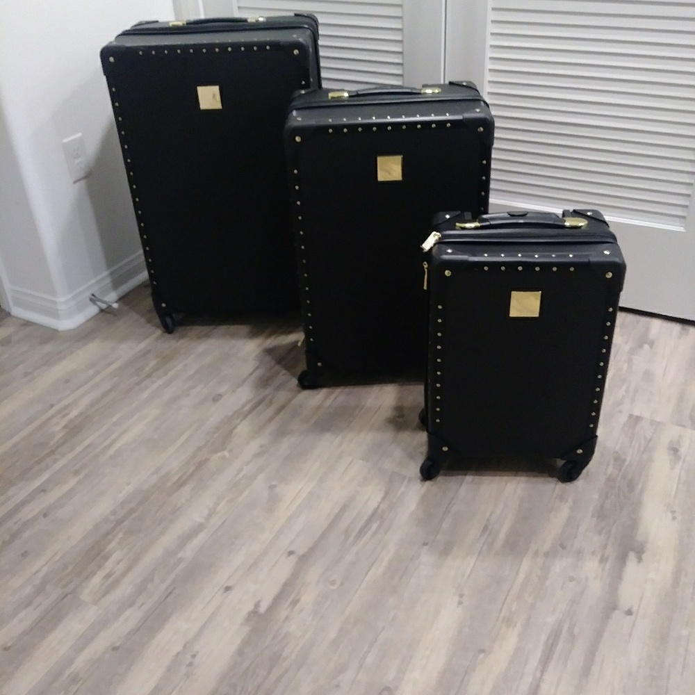 Vince Camuto "Jania" lugguge set